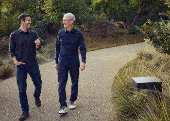Тім Кук залишає посаду CEO Apple: що змінилося за 15 років і хто його замінить