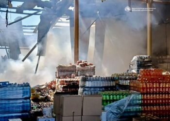 Ворог атакував Павлоград: горять склади, є жертва та поранені