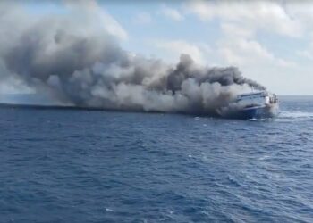 Біля берегів Яви пожежа охопила індонезійський пасажирський пором: щонайменше 5 людей загинули, десятки зникли безвісти
