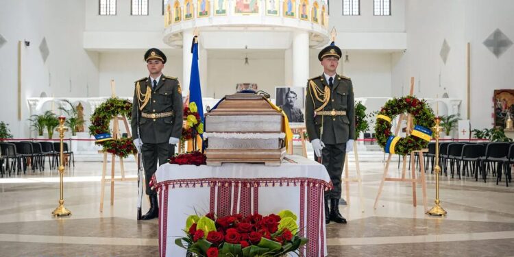 "З поверненням, полковнику!" – у Києві попрощалися з Євгеном Коновальцем