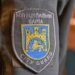 У Львові п'яний чоловік перекидав столи на "Вернісажі", а потім напав з палкою на працівника Муніципальної варти