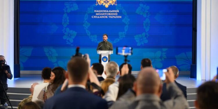Милосердя не скасовує справедливості до окупантів і воєнних злочинців – Зеленський на молитовному сніданку