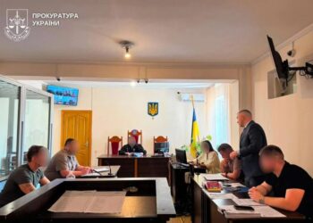 Директора хмельницького мовного центру, підозрюваного у розбещенні учениць, взяли під варту