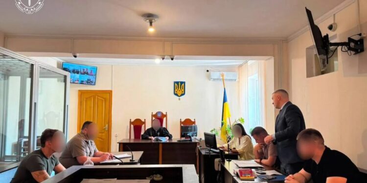 Директора хмельницького мовного центру, підозрюваного у розбещенні учениць, взяли під варту