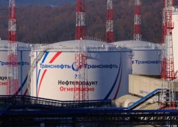 російський термінал “Шесхаріс” на Чорному морі призупинив навантаження після атаки дронів – Reuters