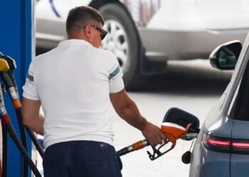 У красноярську перед візитом путіна різко впали ціни на бензин та зникли обмеження на його продаж – ЗМІ