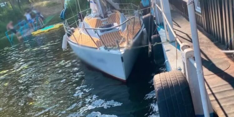 У Києві покарали судноводія, який влаштував прогулянку Дніпром попри заборону воєнного стану
