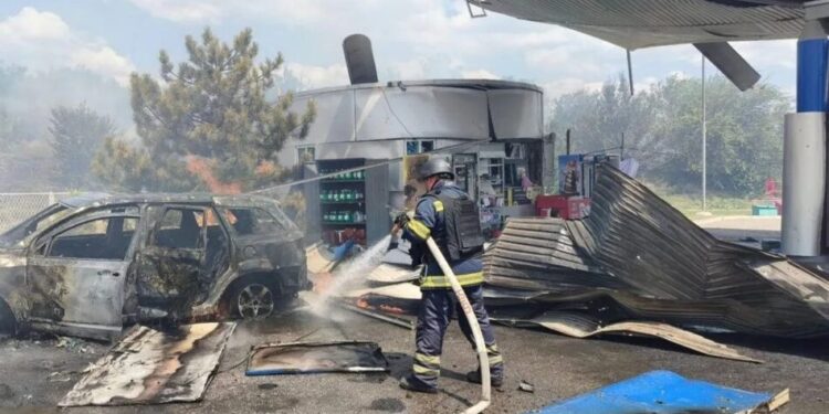Через ворожу атаку на Дніпровщині пошкоджено АЗС, троє загиблих