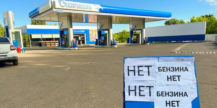 У рф імпортний бензин застряг у мурманському порту через суперечки про ціну – ЗМІ