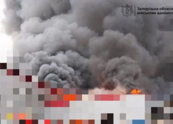 росія атакувала підприємство в Запоріжжі, спалахнула пожежа