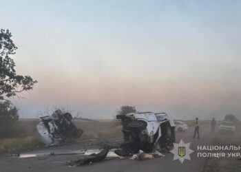 Під Одесою фургон зіткнувся з двома мікроавтобусами: троє загиблих, семеро поранених