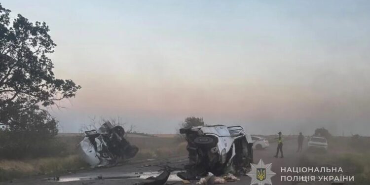 Під Одесою фургон зіткнувся з двома мікроавтобусами: троє загиблих, семеро поранених