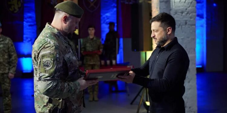 Зеленський вручив орден "Золота Зірка" Героя України Білецькому