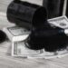 Ціни на нафту впали нижче 80 доларів за барель