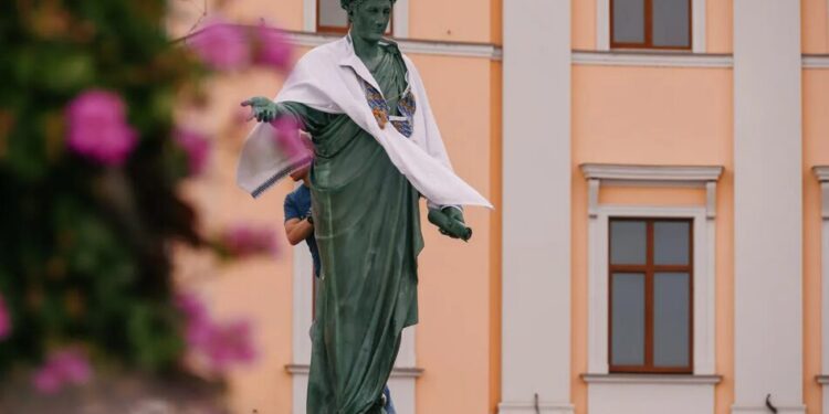 В Одесі вперше після вторгнення Дюка одягли у вишиванку
