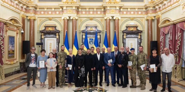 Зеленський відзначив держнагородою "Національна легенда України" 20 видатних людей