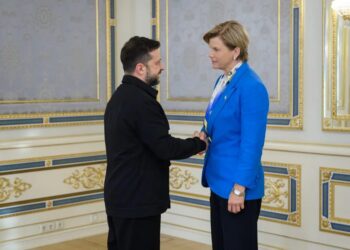 Зеленський обговорив із главою МЗС Латвії російські атаки на українські порти та євроінтеграцію