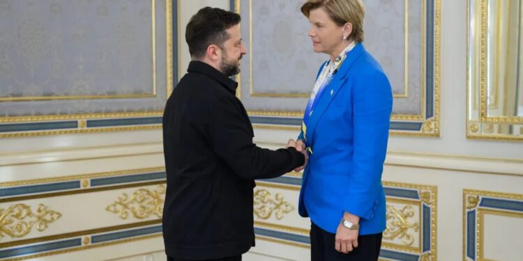 Зеленський обговорив із главою МЗС Латвії російські атаки на українські порти та євроінтеграцію