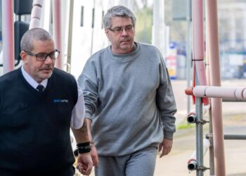 У Британії чоловік майже три роки зберігав тіло матері в морозильній камері заради її виплат
