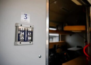 Близько чотирьох десятків поїздів ще відстають від графіка, але затримки в дорозі скорочуються