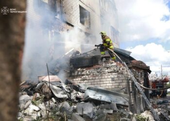Кількість постраждалих через удар рф по будинку в Чернігові зросла до 17