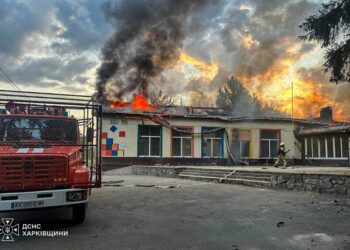 На Харківщині атака рф зачепила заклад освіти – сталася масштабна пожежа
