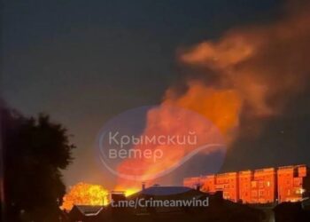 У Криму вночі лунали вибухи, у Керчі сталися пожежі
