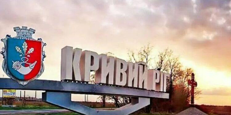 Ворог вночі атакував Кривий Ріг: горять два промислові підприємства