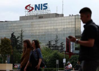 Сербія домоглася чергового зняття санкцій з нафтової компанії NIS, що належить рф