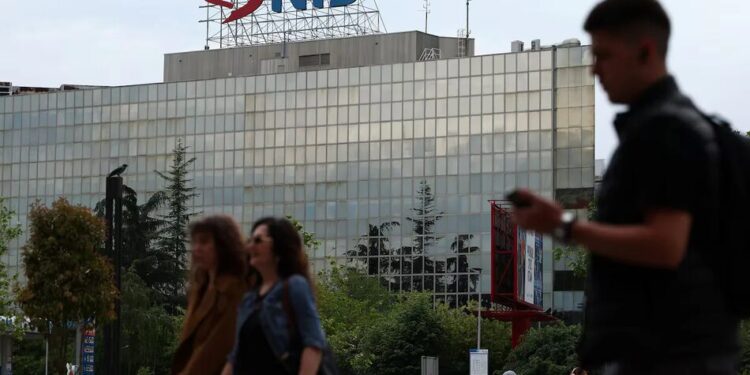 Сербія домоглася чергового зняття санкцій з нафтової компанії NIS, що належить рф