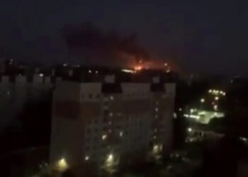 Безпілотники атакували російський саратов: пожежа на НПЗ та аеродромі Енгельс – ЗМІ