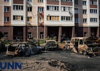 Атака БПЛА рф на Вишневе – пошкоджені житловий комплекс і авто