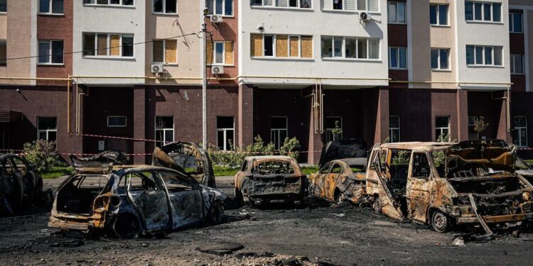 Атака БПЛА рф на Вишневе – пошкоджені житловий комплекс і авто