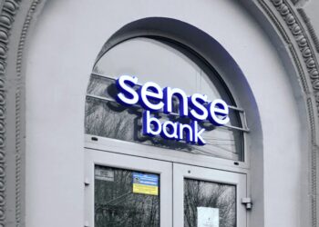Уряд відсторонив голову наглядової ради Сенс Банку та ініціював відсторонення голови правління – Корецький