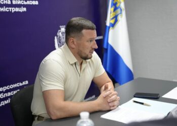 Херсонців попередили про тривалі відключення світла та води через атаки рф