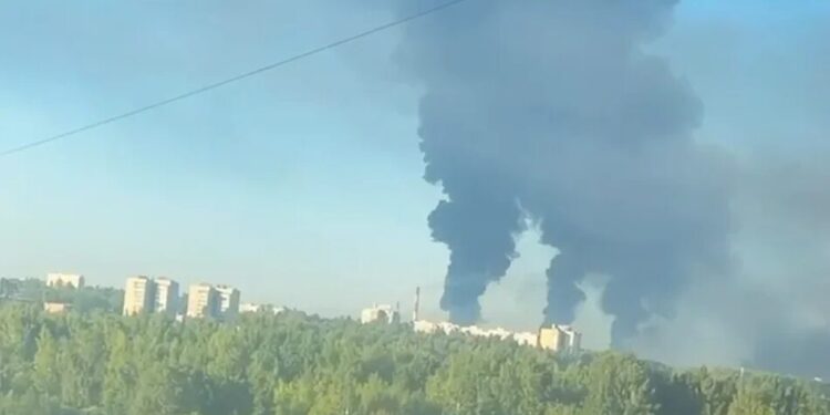 Зеленський підтвердив ураження двох російських НПЗ, катерів і суден "тіньового флоту"