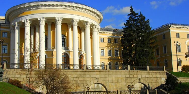 Суд повернув у власність держави Жовтневий палац у Києві