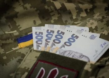 Зарплати та бойові виплати військових у 2026 році: хто і на які суми може розраховувати