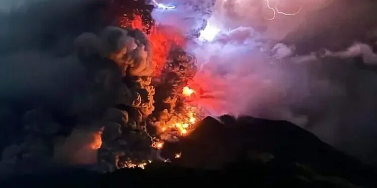 В Індонезії пожежа біля вулкана Бромо знищила 550 гектарів