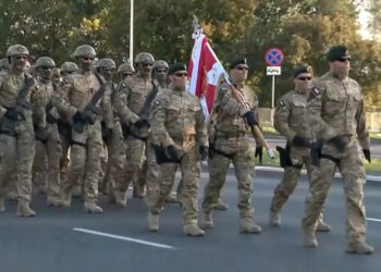 Польща провела найбільший військовий парад в історії, а влада закликала бути готовими до війни