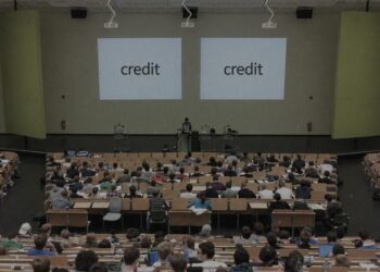 У розвідці заявили, що кремль пропонує росіянам жити, вчитися і помирати в кредит