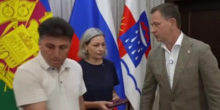 "Від душі вітаю": мер сочі привітав батьків загиблого в Україні військового