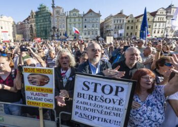 У центрі Праги пройшла масштабна акція проти уряду Бабіша напередодні виборів