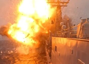 США та Велика Британія потопили списаний американський фрегат біля берегів Шотландії – ЗМІ