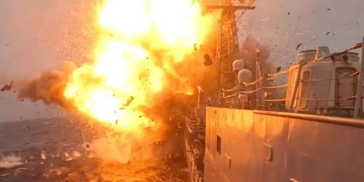 США та Велика Британія потопили списаний американський фрегат біля берегів Шотландії – ЗМІ