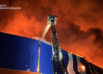 Після нічних російських ударів по ТЦ в Миколаєві є постраждалі, серед них 17-річна дівчина