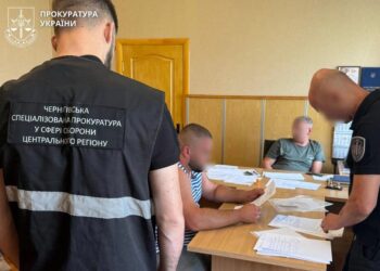 Били ногами і заламували руку: військовим ТЦК у двох областях оголосили підозри