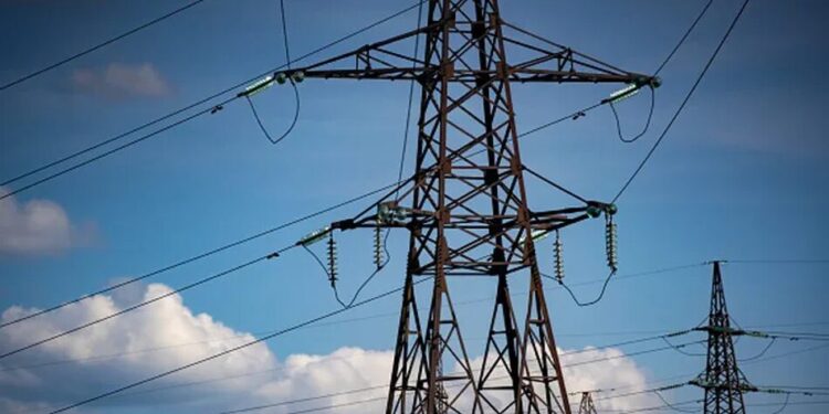 Нові знеструмлення у 7 областях та зростання споживання на 4,5% – наслідки атак рф і негоди