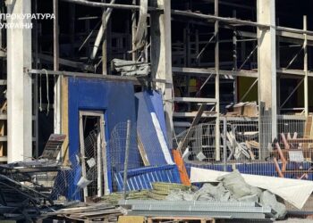 Ворог реактивною "Геранню" атакував "Епіцентр" у Харкові, є постраждала