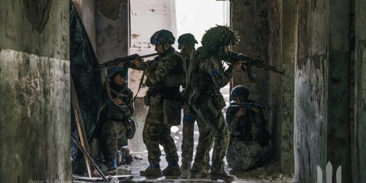 На фронті відбулось понад 200 боїв, на Покровському напрямку українські військові ліквідували 57 окупантів – Генштаб